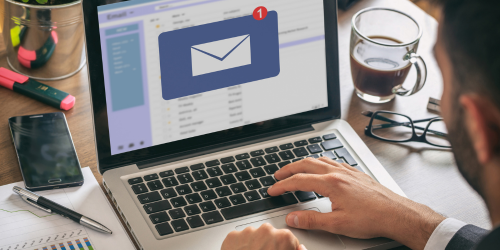 Ilustrasi Membalas Email Profesional